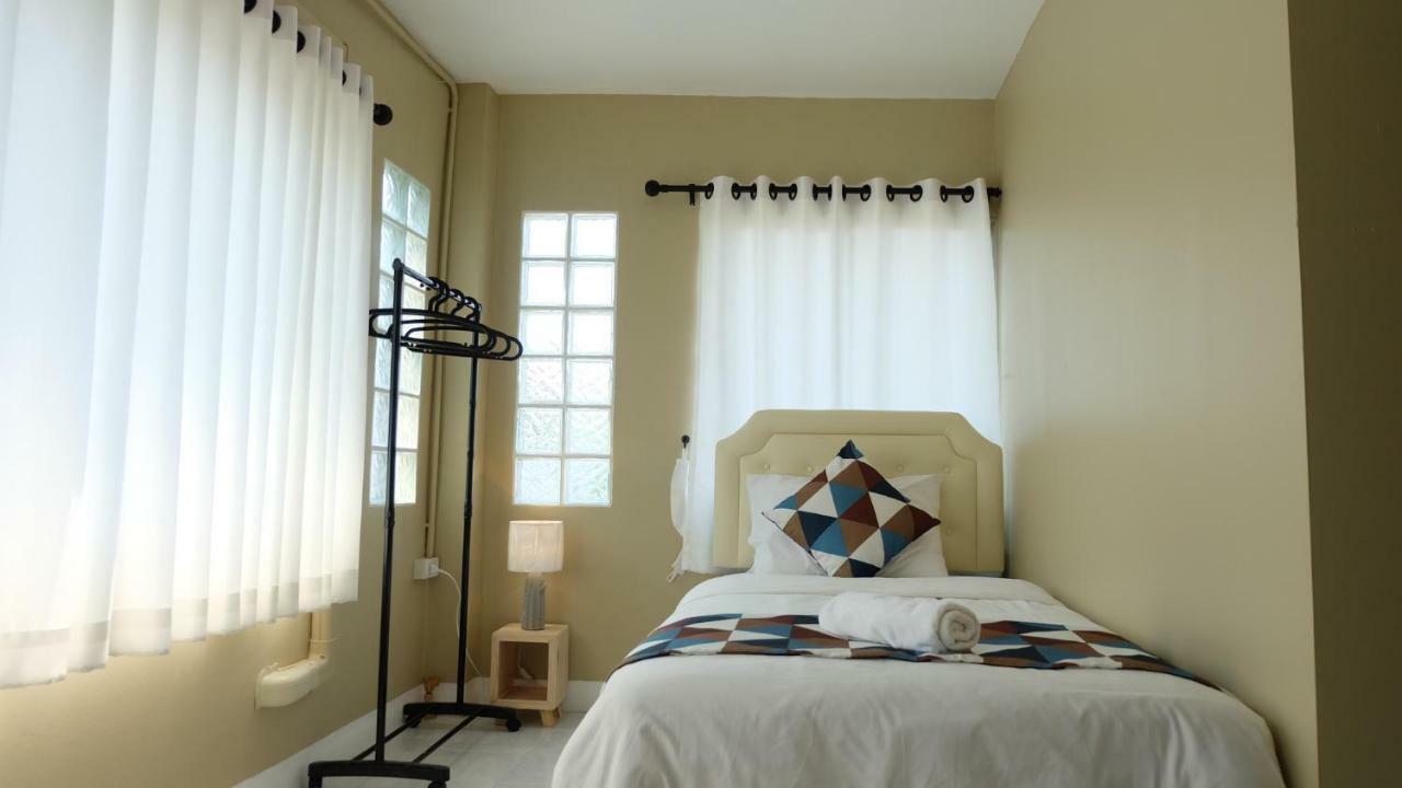 Хостел Why Not House Чіангмай Екстер'єр фото